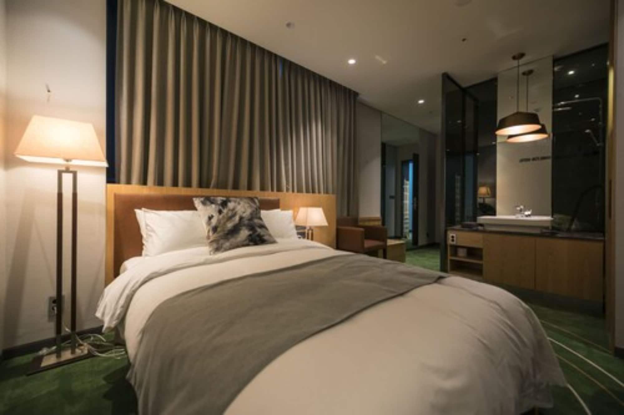 Best Louis Hamilton Hotel Changwon Exteriör bild