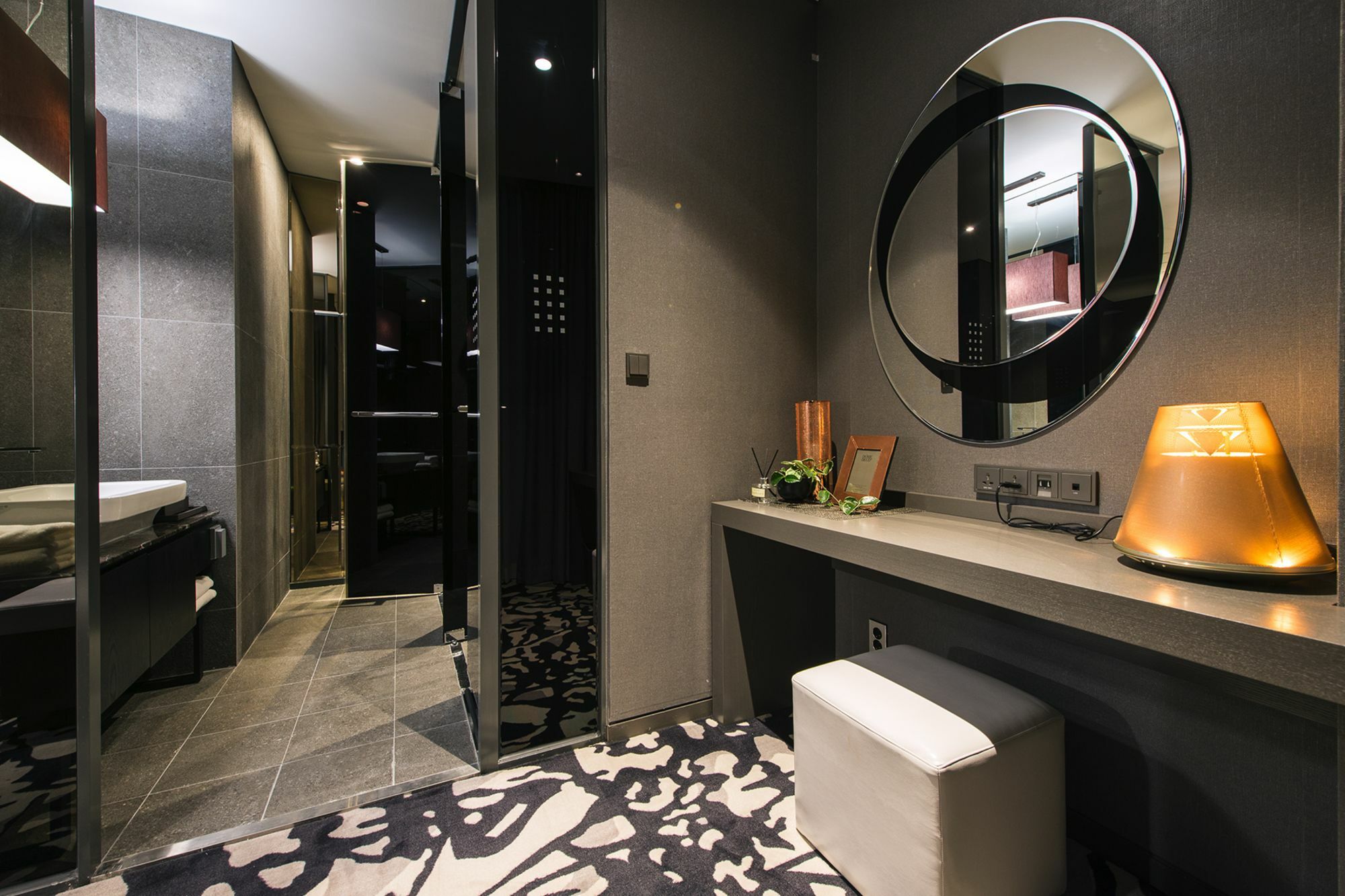 Best Louis Hamilton Hotel Changwon Exteriör bild