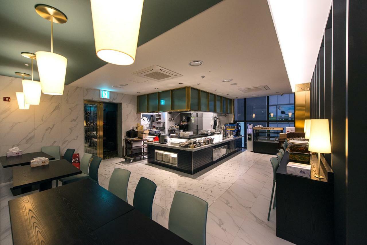 Best Louis Hamilton Hotel Changwon Exteriör bild
